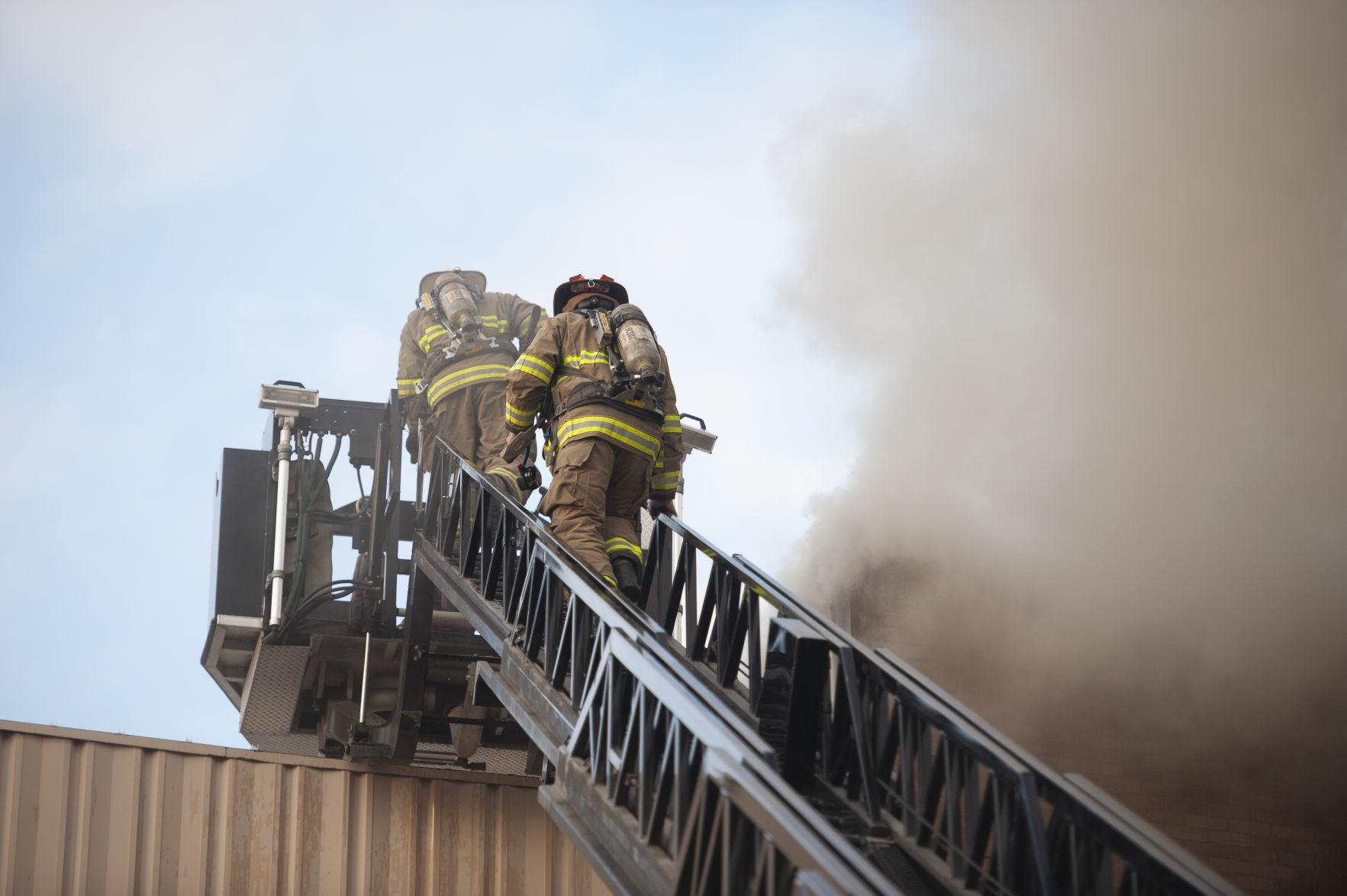 Shores Building Fire 12 (03/21/19)